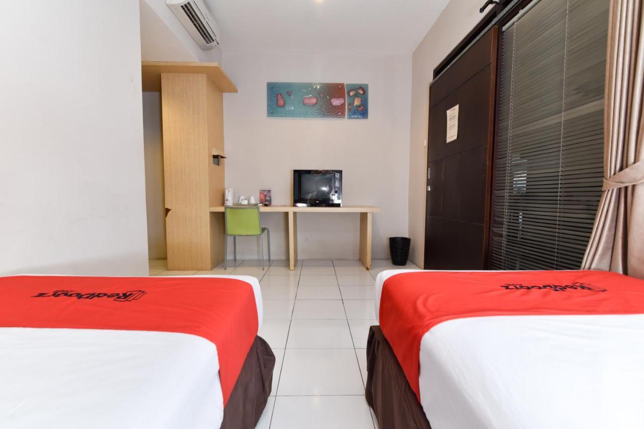 Reddoorz Plus @ Raya Legian Luaran gambar